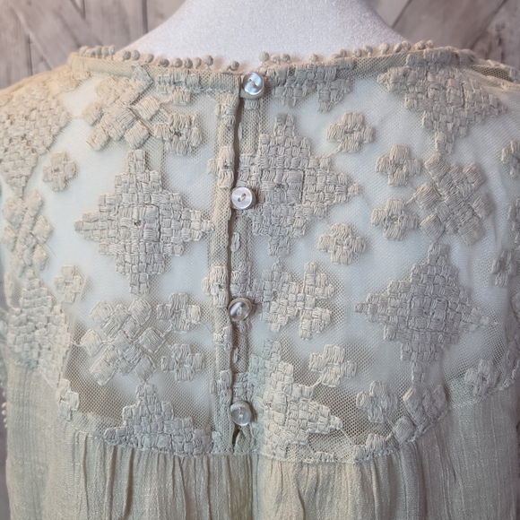 Chic Cream Embroidered Blouse - Picture 4 of 9